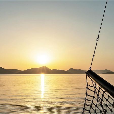 Rhythm Floating Hostel - Zadar Eksteriør billede