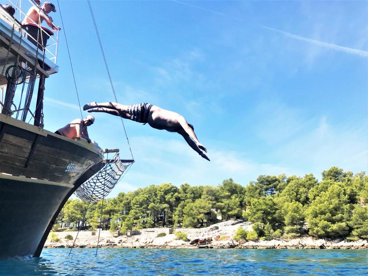 Rhythm Floating Hostel - Zadar Eksteriør billede
